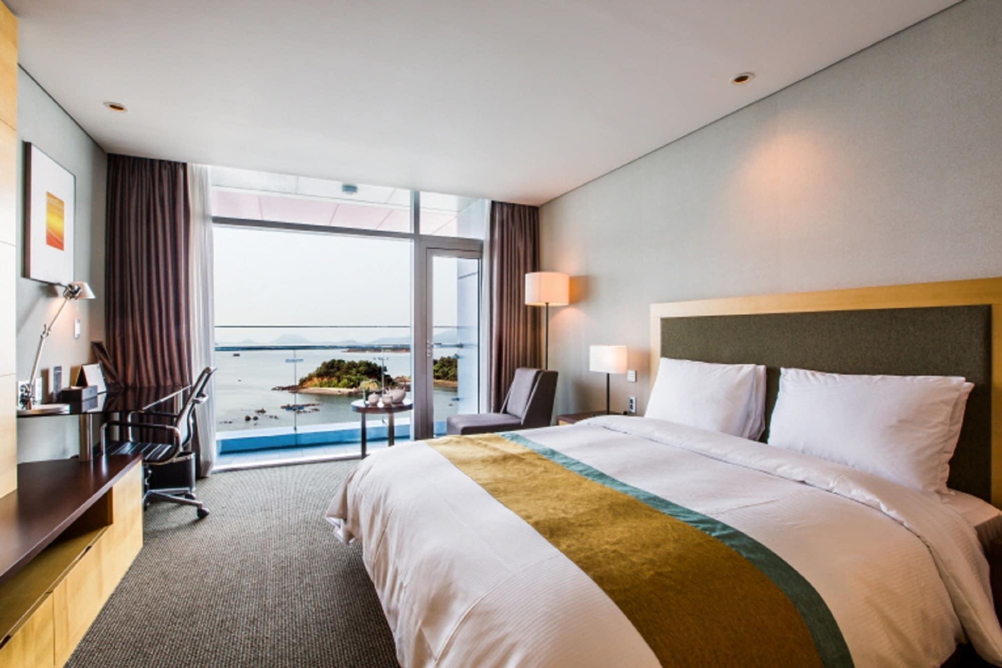 Hidden Bay Hotel Йосу Экстерьер фото