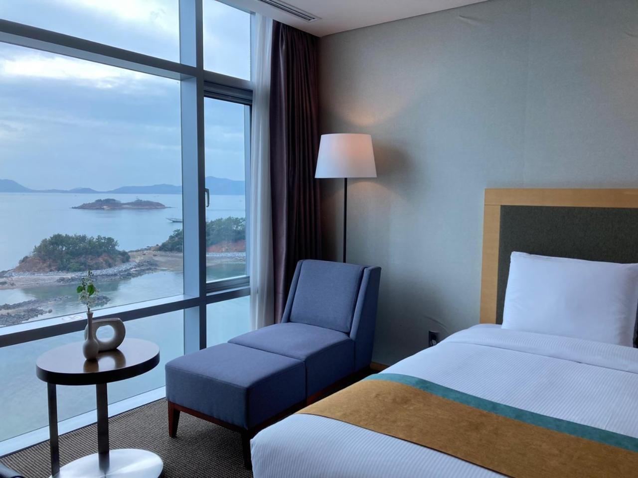 Hidden Bay Hotel Йосу Экстерьер фото