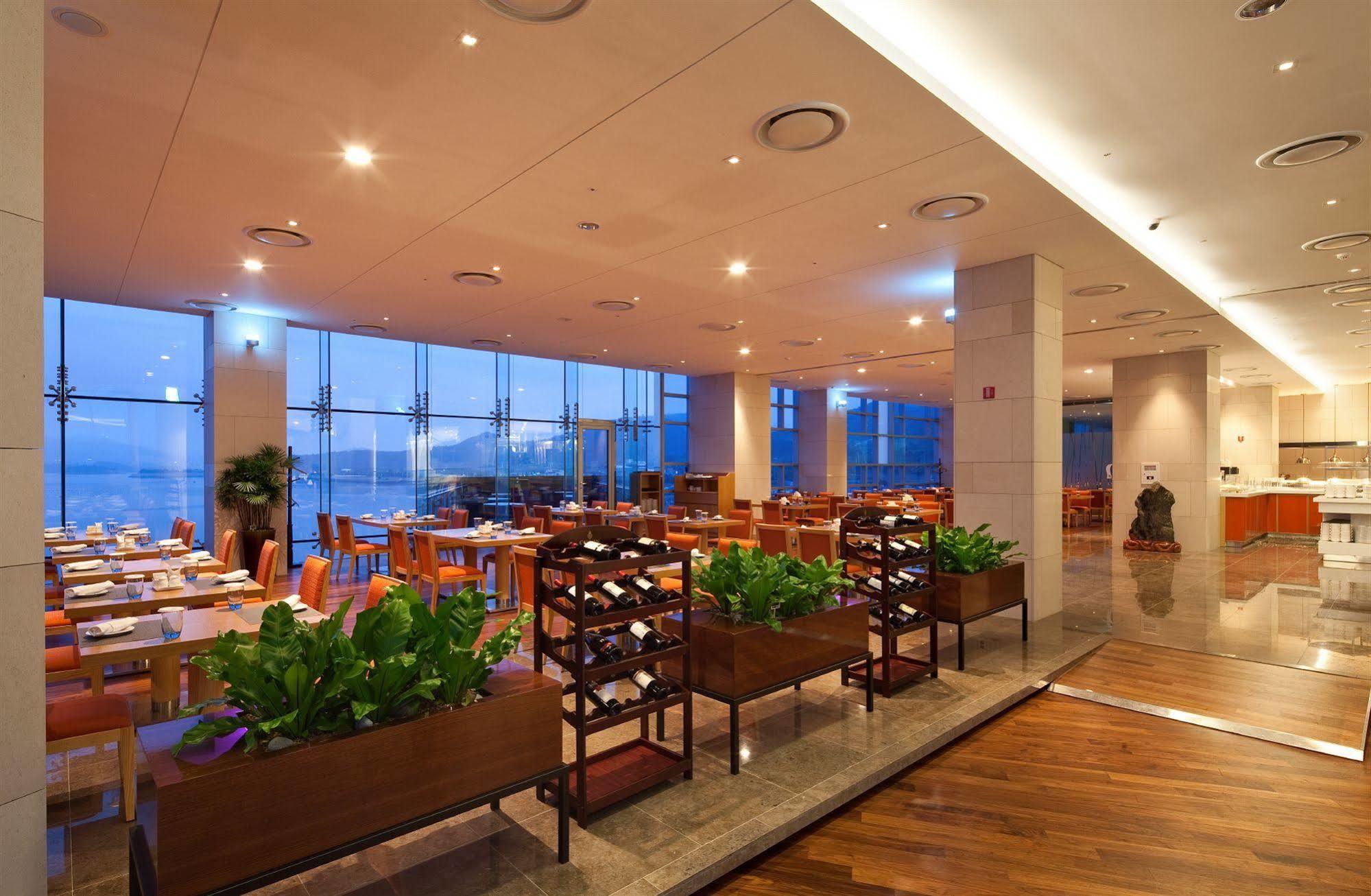 Hidden Bay Hotel Йосу Экстерьер фото